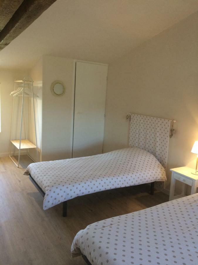 Le Petit Monty Gite Cote Etang Saint-Malo-du-Bois Eksteriør billede